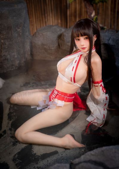 女性黑色蕾丝抹胸开叉短裙拔萝卜_1080神马在线观看